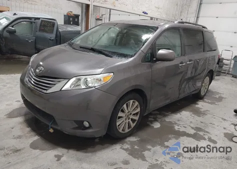 2015 Toyota Sienna Xle 7 Passenger z USA, uszkodzony, nr VIN 5TDDK3DC5FS094285